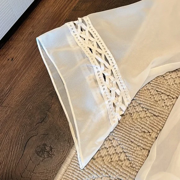 Ivory Flowy blouse - Picture 3 of 5